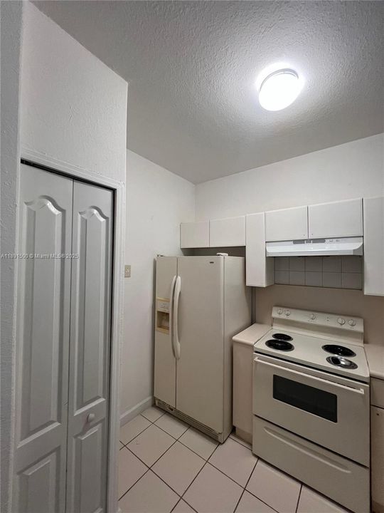 Recently Rented: $1,700 (2 beds, 2 baths, 914 Square Feet)
