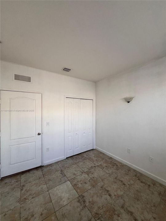 Recently Rented: $1,700 (2 beds, 2 baths, 914 Square Feet)