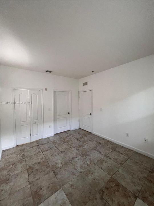 Recently Rented: $1,700 (2 beds, 2 baths, 914 Square Feet)