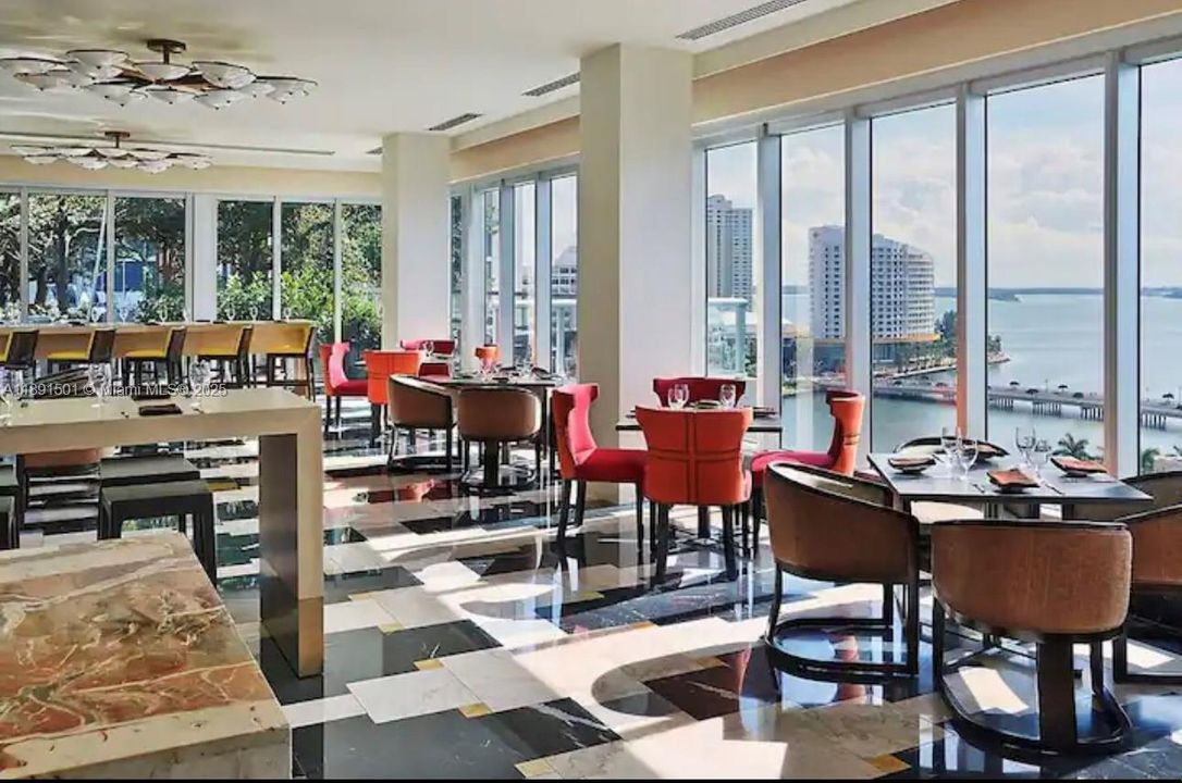 For Sale: $630,000 (1 beds, 1 baths, 732 Square Feet)