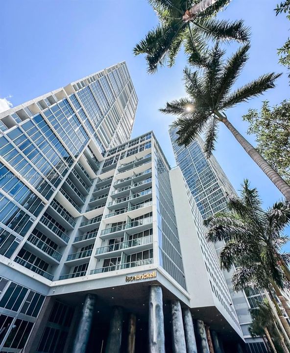 For Sale: $630,000 (1 beds, 1 baths, 732 Square Feet)