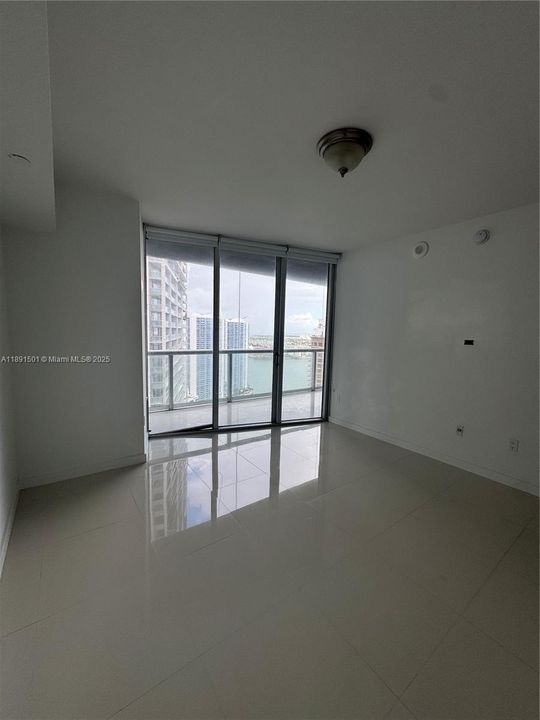 For Sale: $630,000 (1 beds, 1 baths, 732 Square Feet)