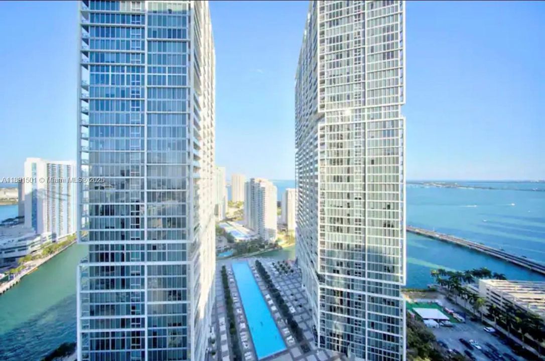 For Sale: $630,000 (1 beds, 1 baths, 732 Square Feet)