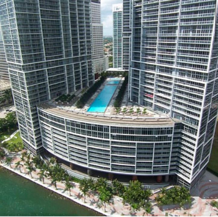 For Sale: $630,000 (1 beds, 1 baths, 732 Square Feet)