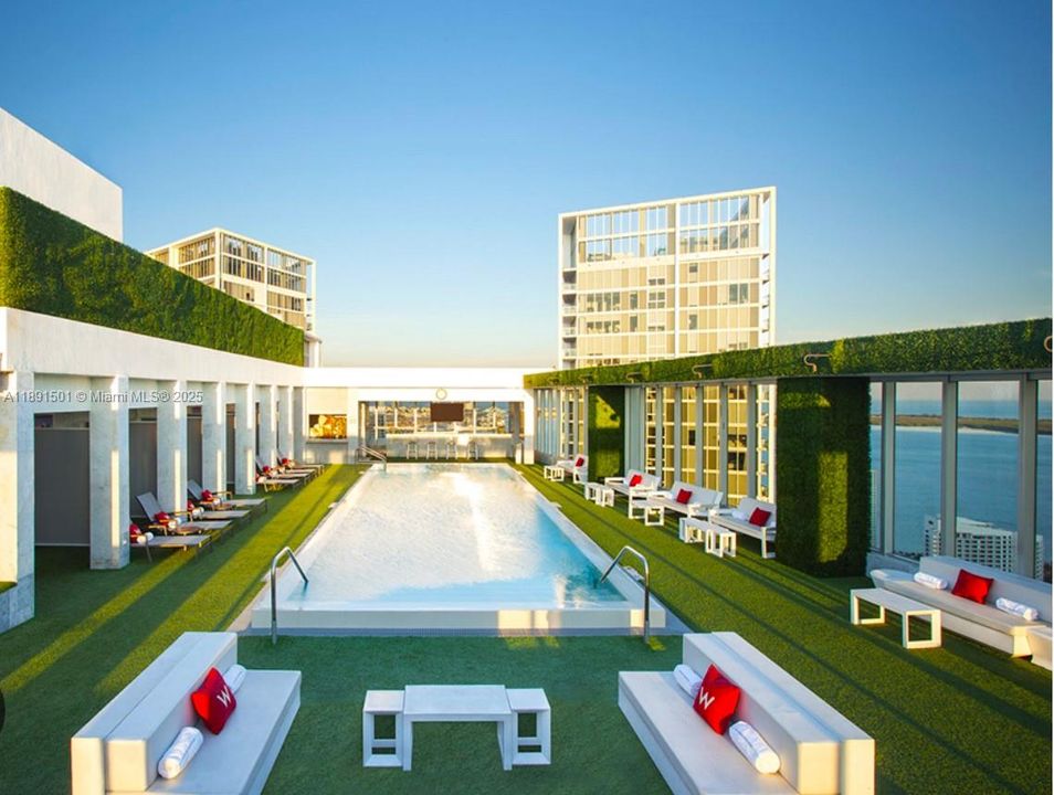 For Sale: $630,000 (1 beds, 1 baths, 732 Square Feet)