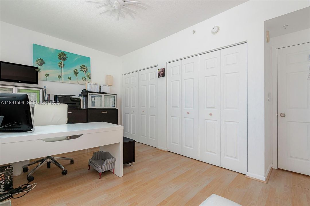 Great size 2nd bedroom