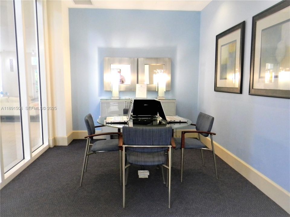 Business lounge in main lobby