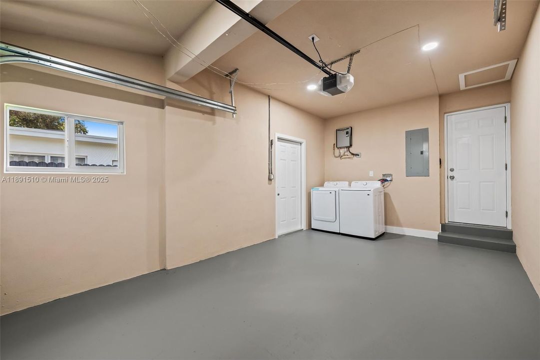 Active With Contract: $950,000 (4 beds, 2 baths, 1903 Square Feet)