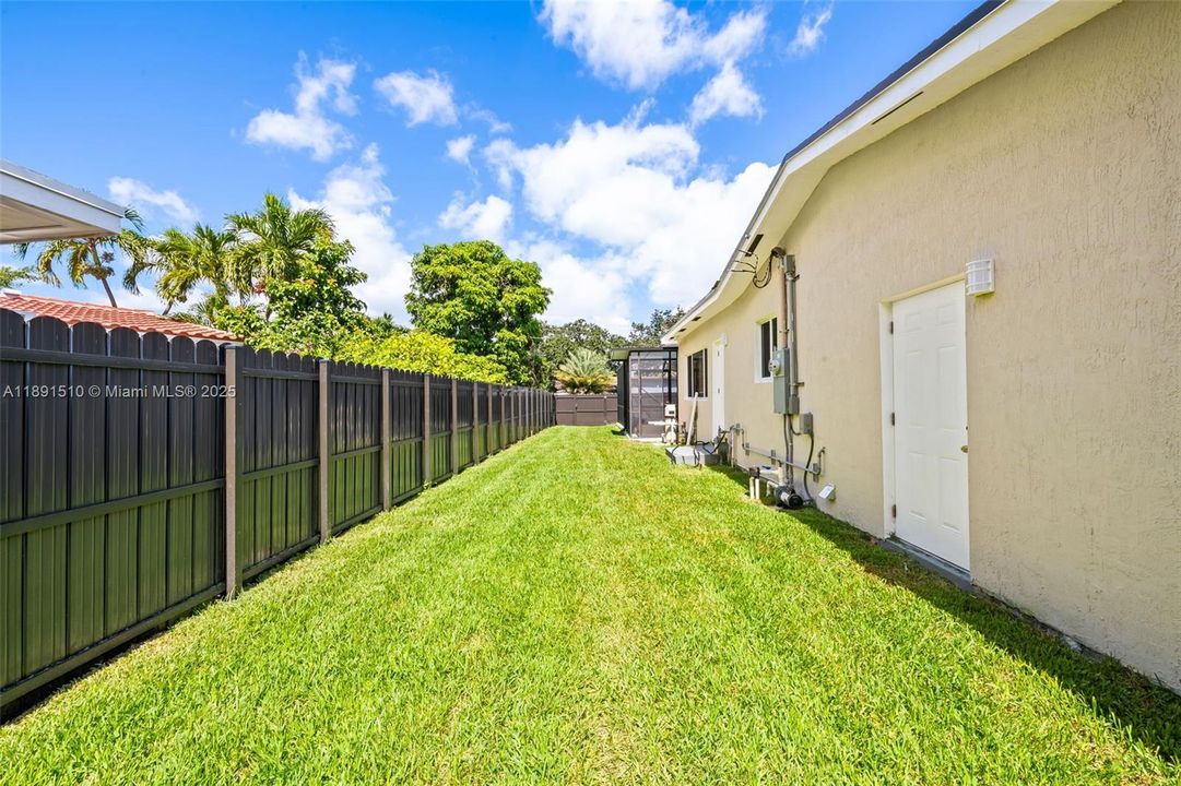 Active With Contract: $950,000 (4 beds, 2 baths, 1903 Square Feet)