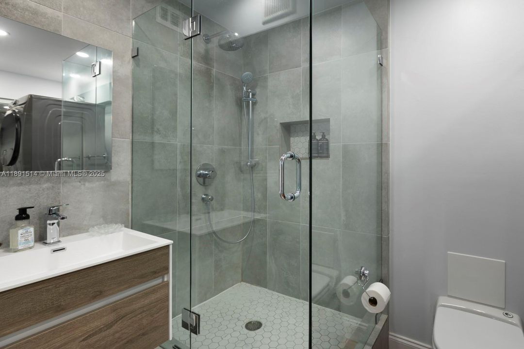 Недавно арендовано: $4,500 (2 спален, 2 ванн, 1299 Квадратных фут)