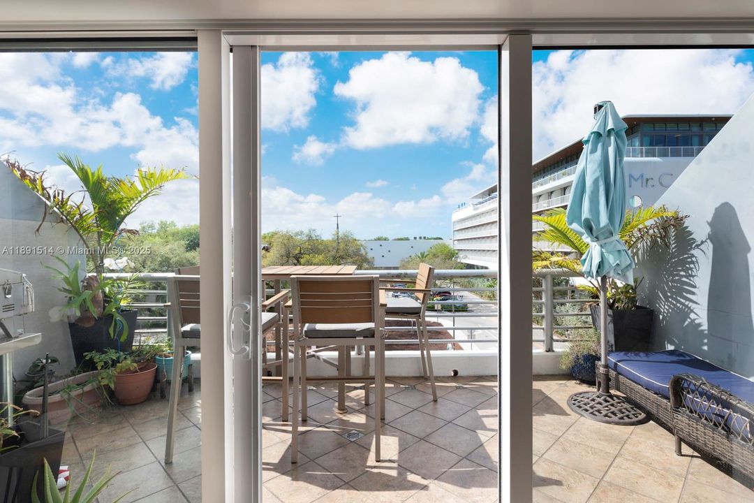 Недавно арендовано: $4,500 (2 спален, 2 ванн, 1299 Квадратных фут)