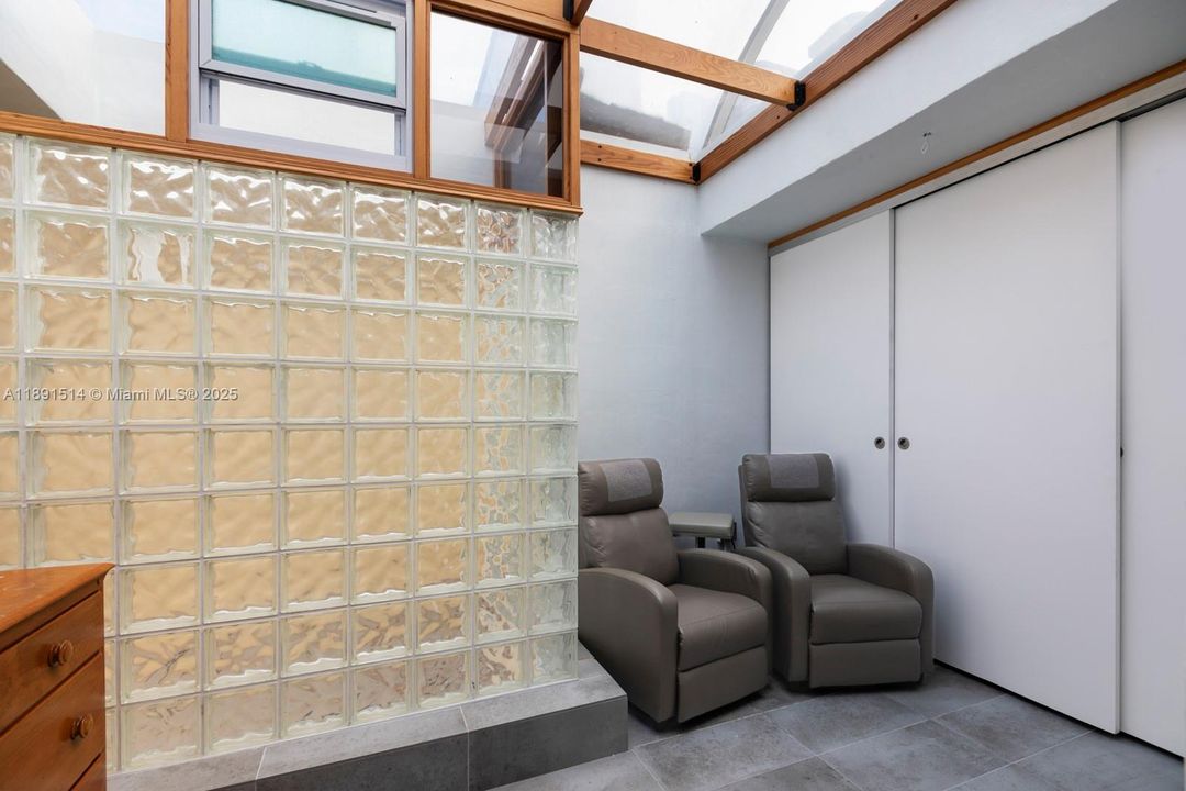 Недавно арендовано: $4,500 (2 спален, 2 ванн, 1299 Квадратных фут)