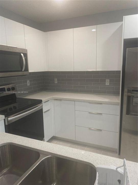 Под контрактом: $3,250 (3 спален, 2 ванн, 1468 Квадратных фут)