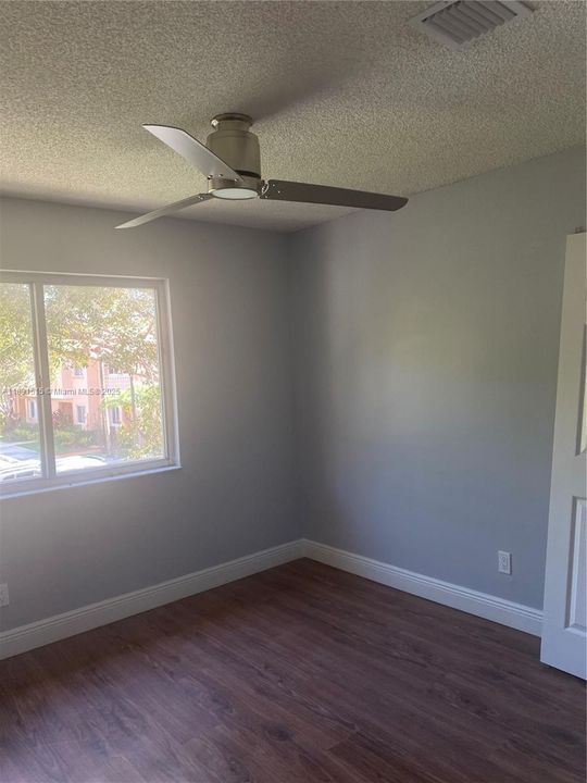 Под контрактом: $3,250 (3 спален, 2 ванн, 1468 Квадратных фут)