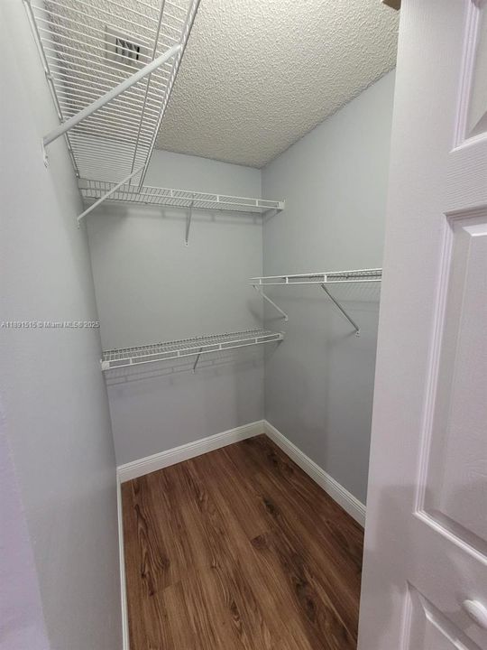 Под контрактом: $3,250 (3 спален, 2 ванн, 1468 Квадратных фут)