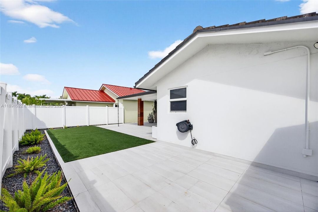 For Rent: $4,850 (4 beds, 2 baths, 1822 Square Feet)