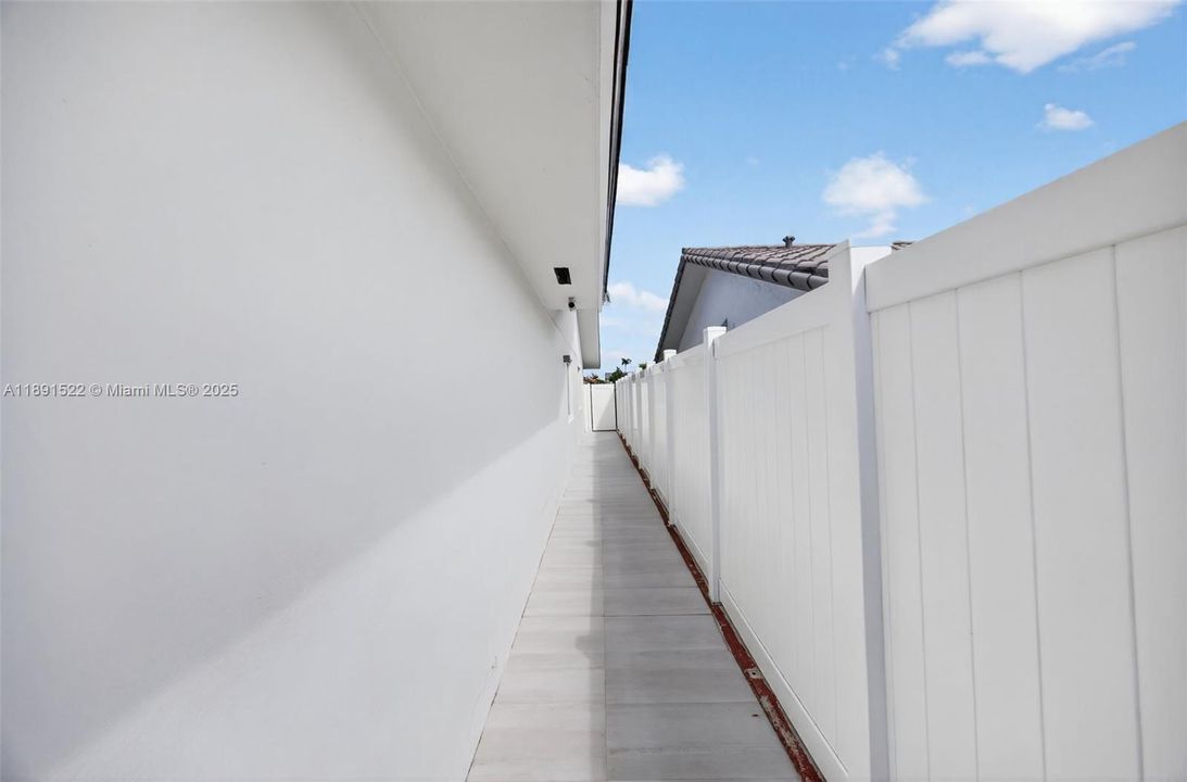 For Rent: $4,850 (4 beds, 2 baths, 1822 Square Feet)