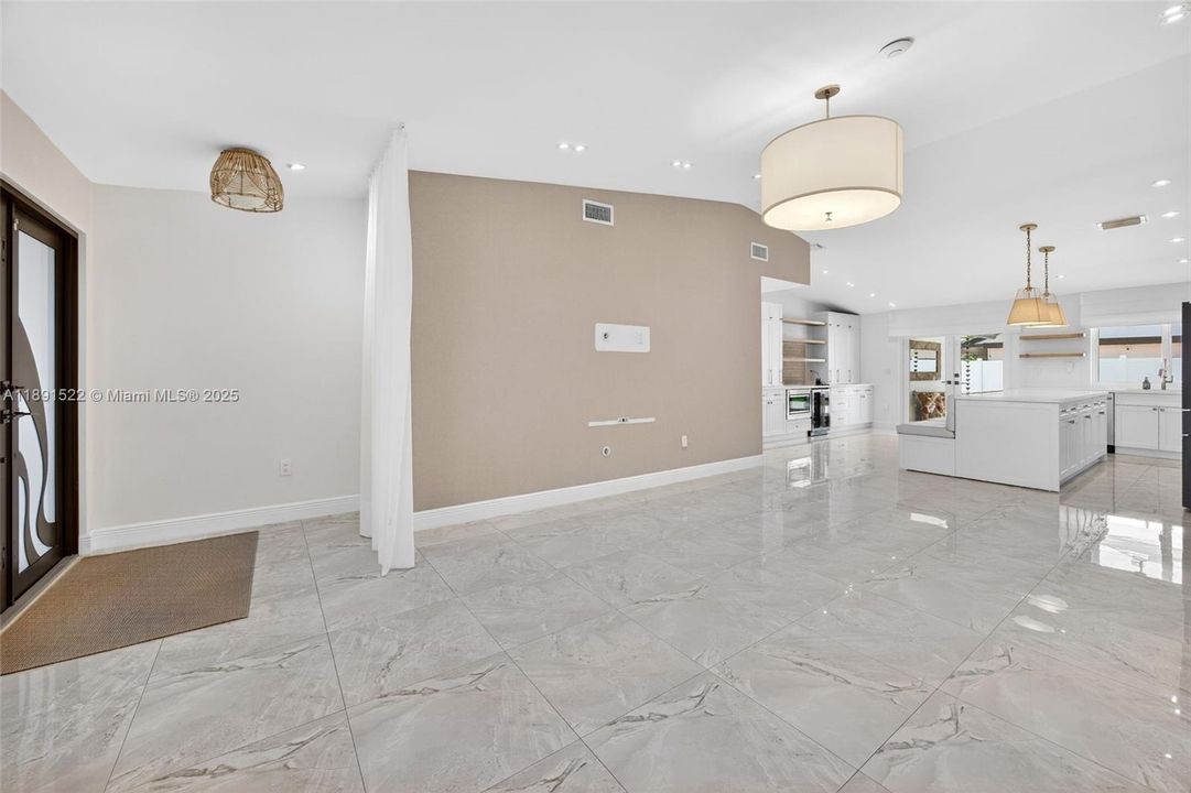 For Rent: $4,850 (4 beds, 2 baths, 1822 Square Feet)