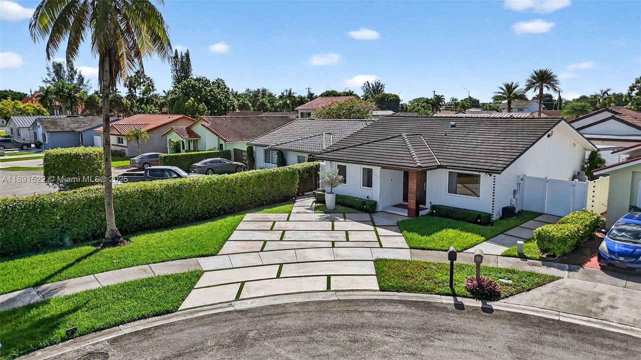 For Rent: $4,850 (4 beds, 2 baths, 1822 Square Feet)