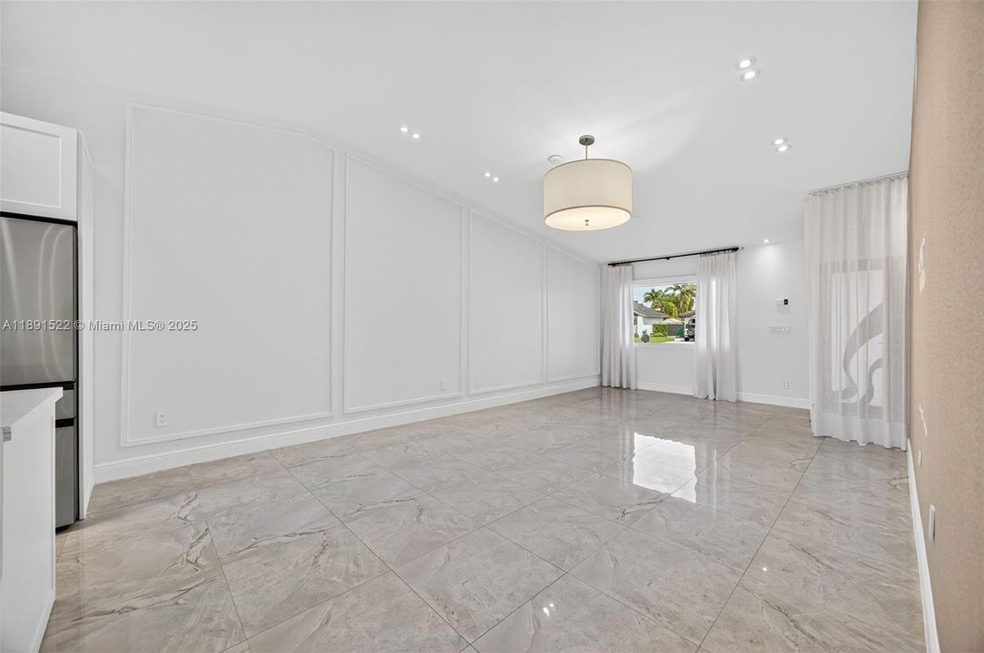 For Rent: $4,850 (4 beds, 2 baths, 1822 Square Feet)