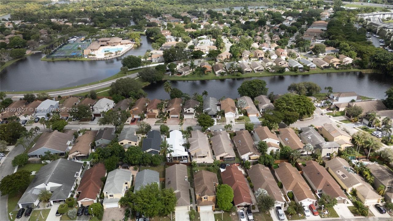 待售: $570,000 (3 贝兹, 2 浴室, 1440 平方英尺)