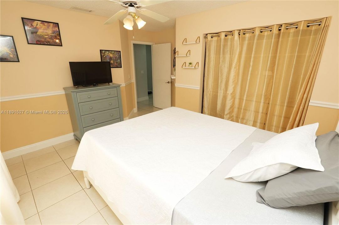 待售: $570,000 (3 贝兹, 2 浴室, 1440 平方英尺)