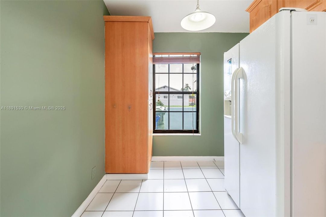 Под контрактом: $2,370 (2 спален, 2 ванн, 984 Квадратных фут)