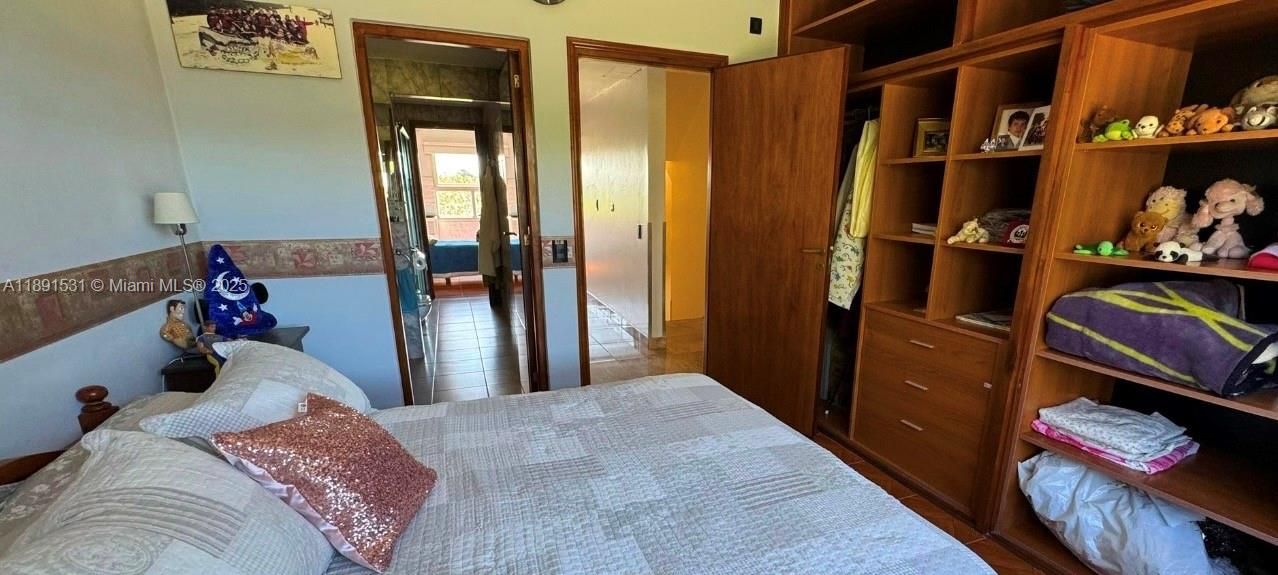 待售: $580,000 (5 贝兹, 5 浴室, 3520 平方英尺)