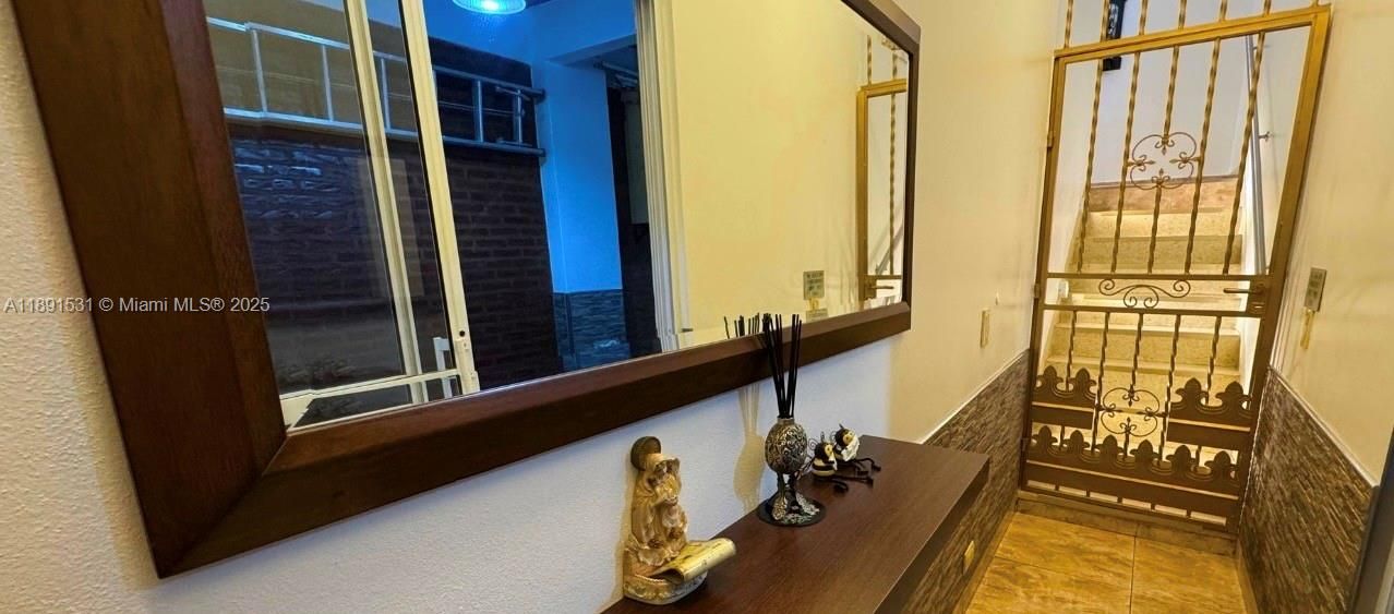 待售: $580,000 (5 贝兹, 5 浴室, 3520 平方英尺)