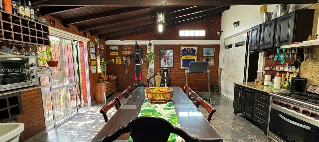 待售: $580,000 (5 贝兹, 5 浴室, 3520 平方英尺)