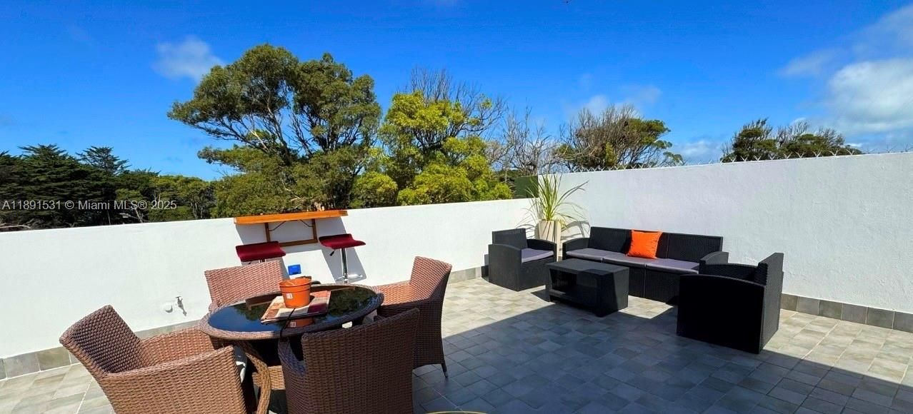 待售: $580,000 (5 贝兹, 5 浴室, 3520 平方英尺)