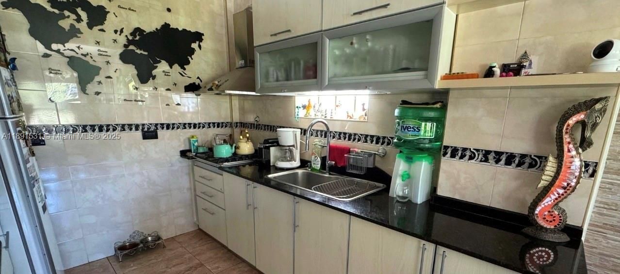 待售: $580,000 (5 贝兹, 5 浴室, 3520 平方英尺)