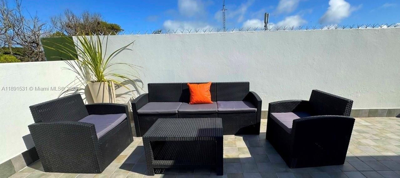 待售: $580,000 (5 贝兹, 5 浴室, 3520 平方英尺)