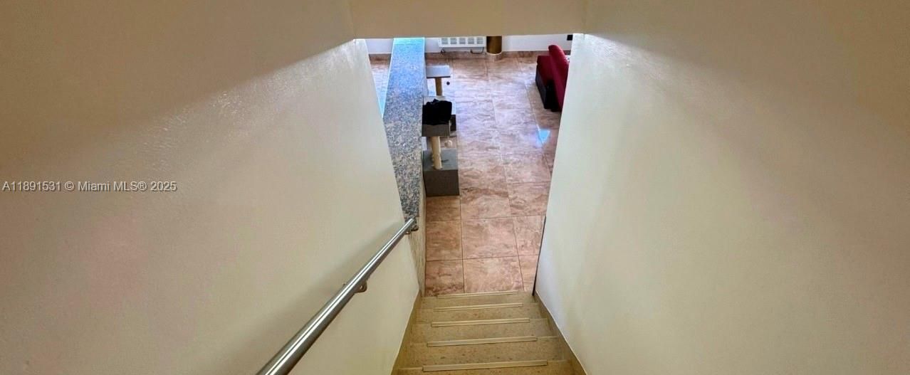 待售: $580,000 (5 贝兹, 5 浴室, 3520 平方英尺)