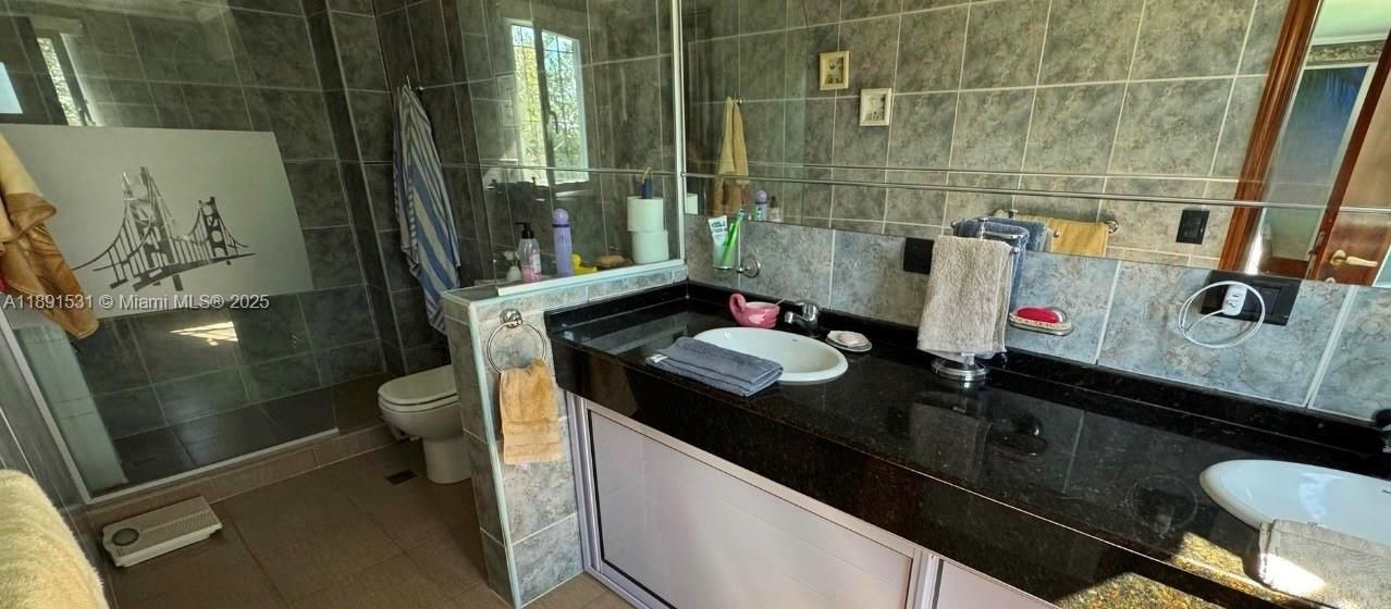 待售: $580,000 (5 贝兹, 5 浴室, 3520 平方英尺)