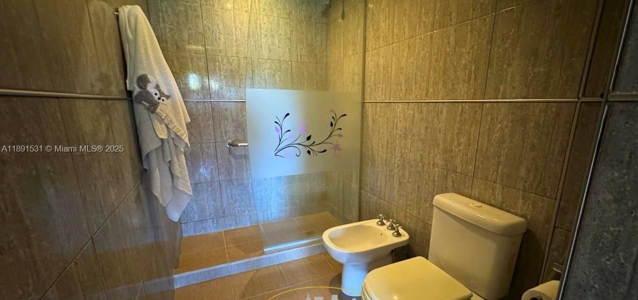 待售: $580,000 (5 贝兹, 5 浴室, 3520 平方英尺)