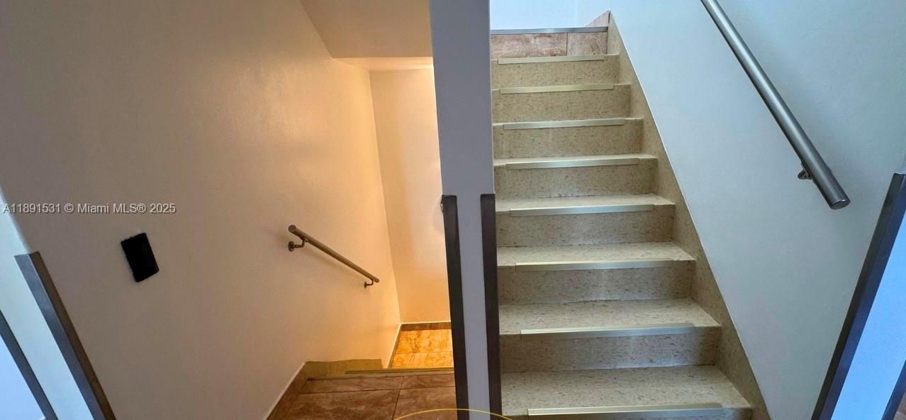 待售: $580,000 (5 贝兹, 5 浴室, 3520 平方英尺)