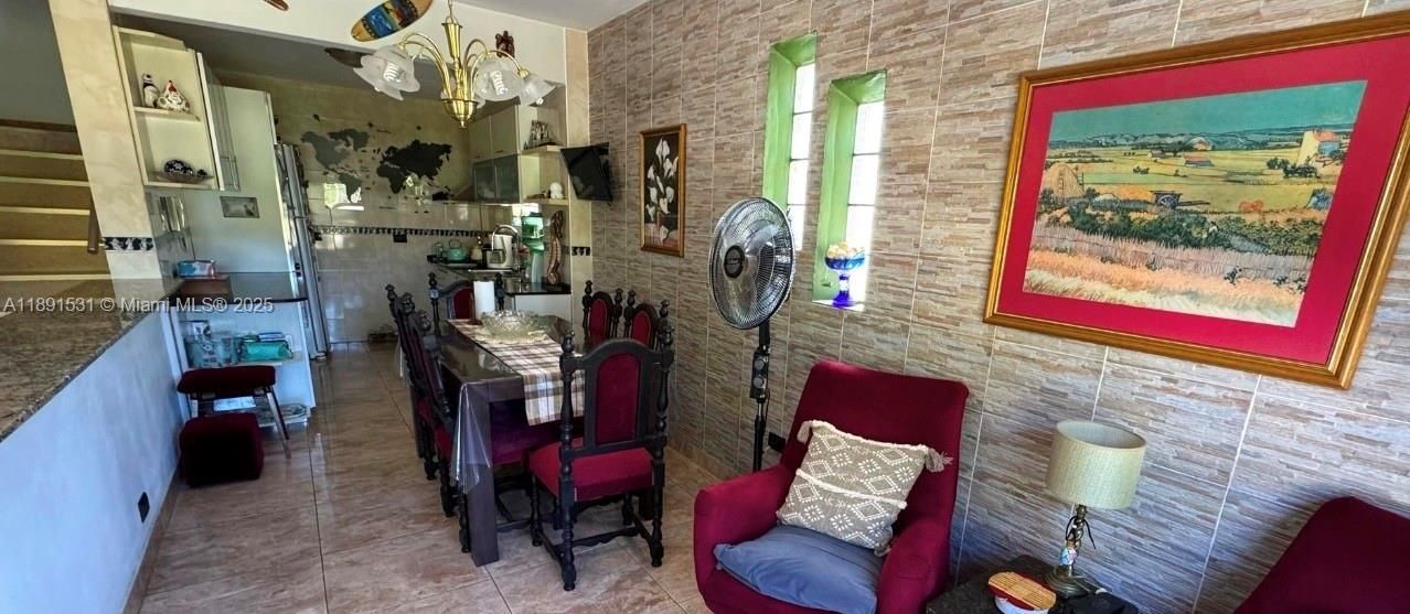 待售: $580,000 (5 贝兹, 5 浴室, 3520 平方英尺)