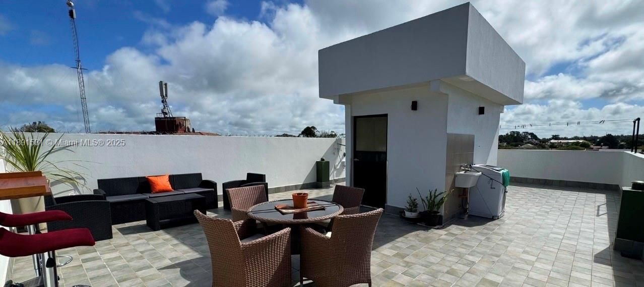 待售: $580,000 (5 贝兹, 5 浴室, 3520 平方英尺)