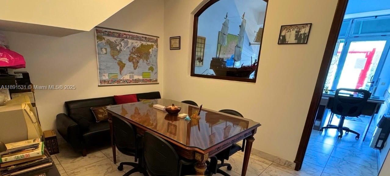 待售: $580,000 (5 贝兹, 5 浴室, 3520 平方英尺)