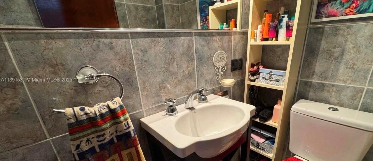 待售: $580,000 (5 贝兹, 5 浴室, 3520 平方英尺)