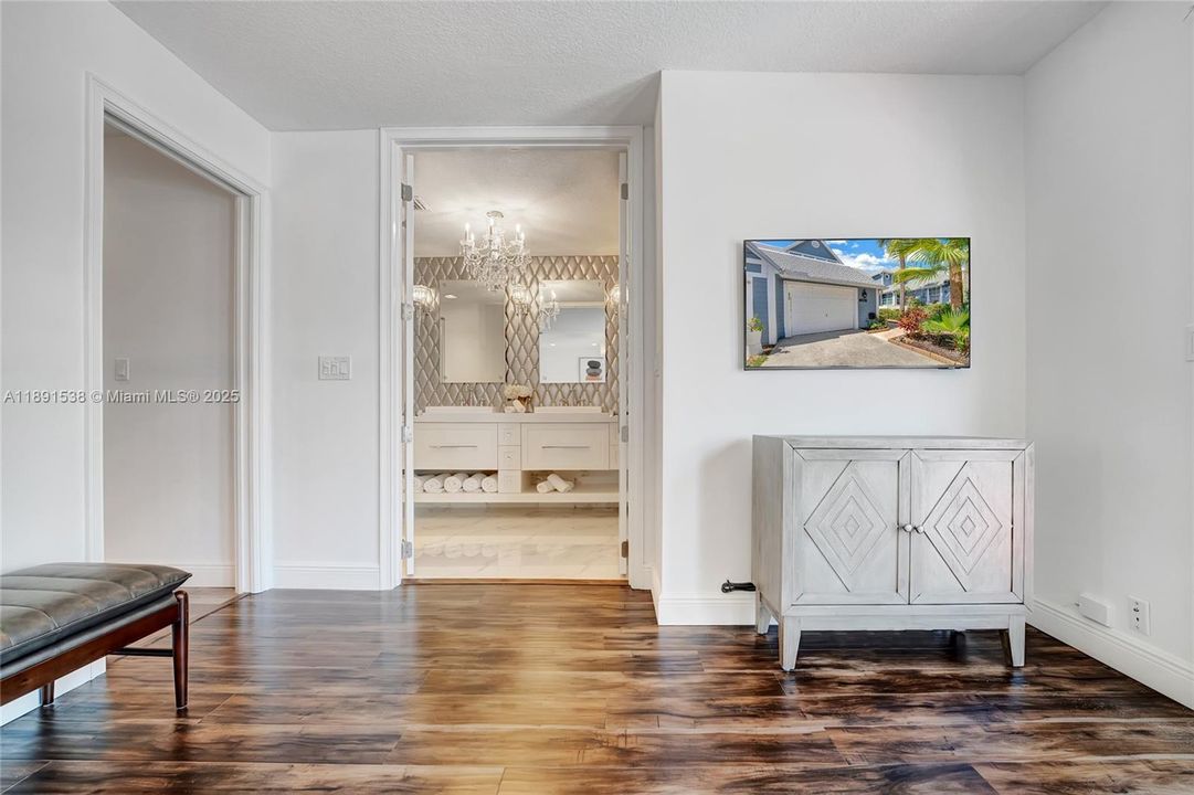 For Rent: $11,800 (3 beds, 2 baths, 1645 Square Feet)