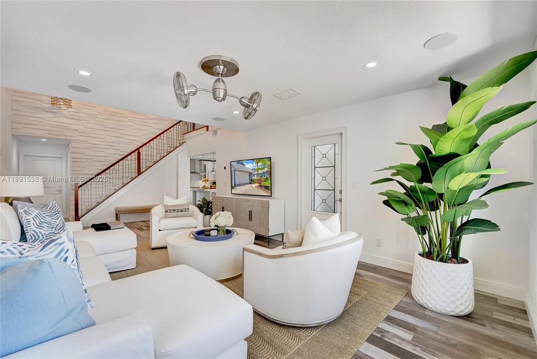 For Rent: $11,800 (3 beds, 2 baths, 1645 Square Feet)