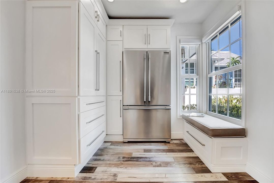 For Rent: $11,800 (3 beds, 2 baths, 1645 Square Feet)