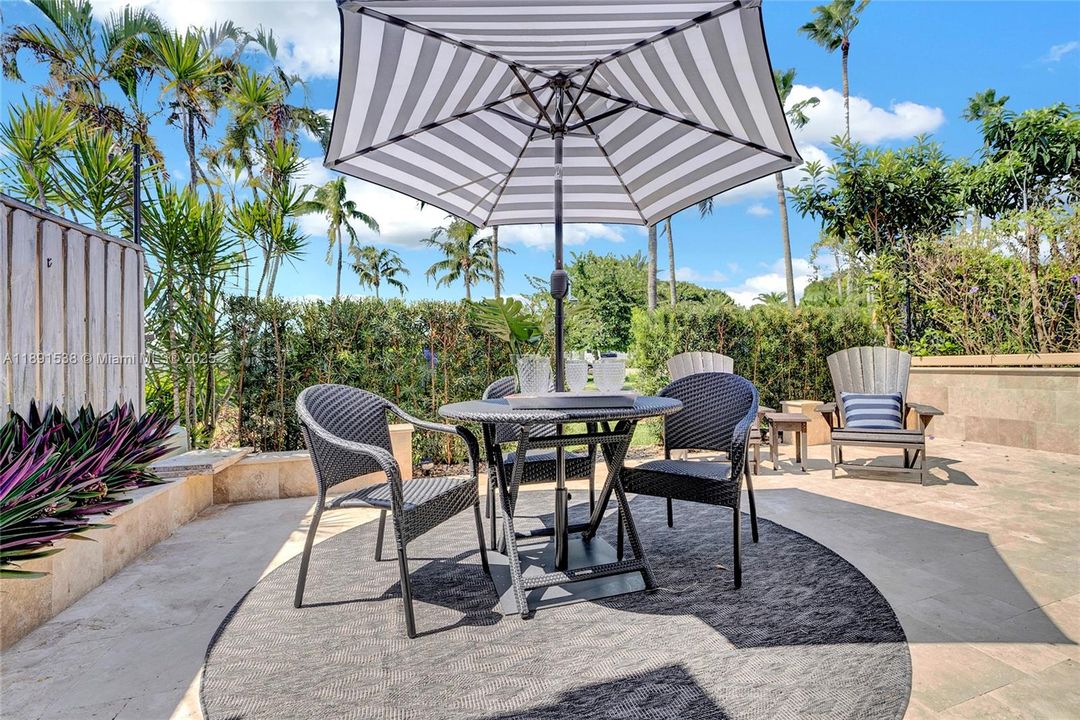 For Rent: $11,800 (3 beds, 2 baths, 1645 Square Feet)