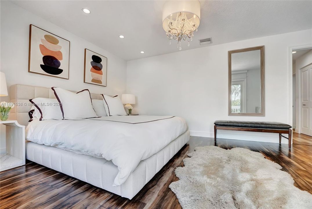 For Rent: $11,800 (3 beds, 2 baths, 1645 Square Feet)