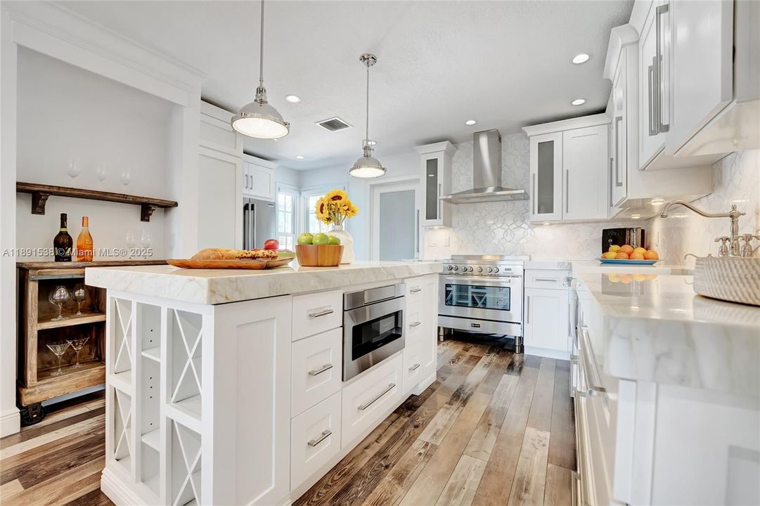 For Rent: $11,800 (3 beds, 2 baths, 1645 Square Feet)