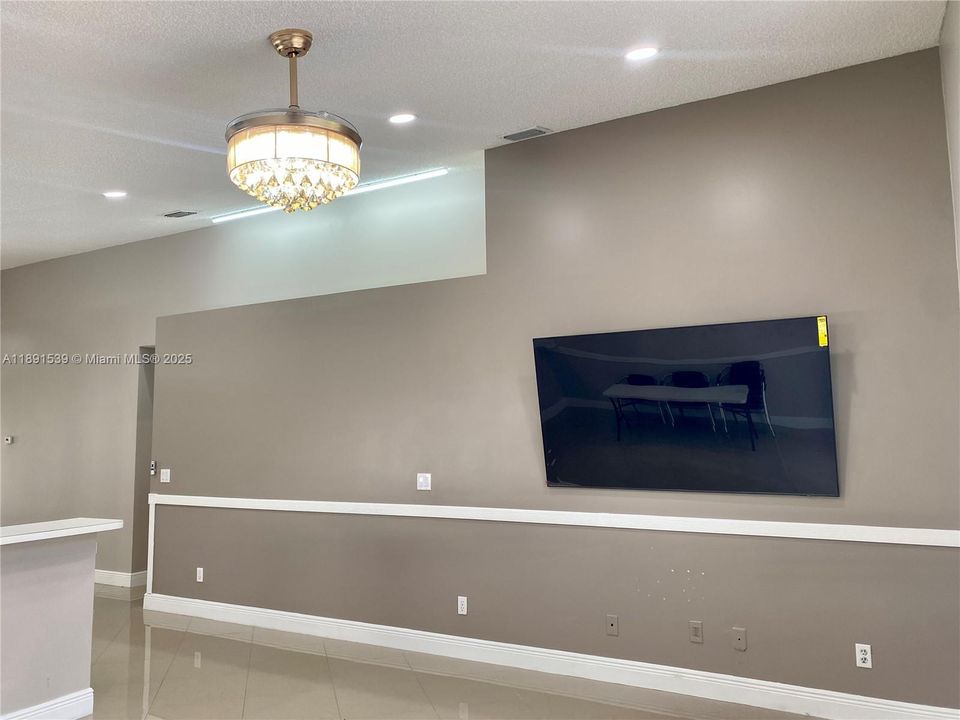 出租: $3,475 (3 贝兹, 2 浴室, 1731 平方英尺)