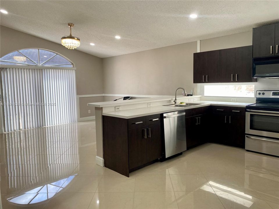 出租: $3,475 (3 贝兹, 2 浴室, 1731 平方英尺)