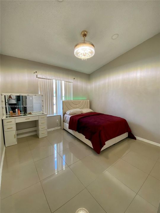 出租: $3,475 (3 贝兹, 2 浴室, 1731 平方英尺)